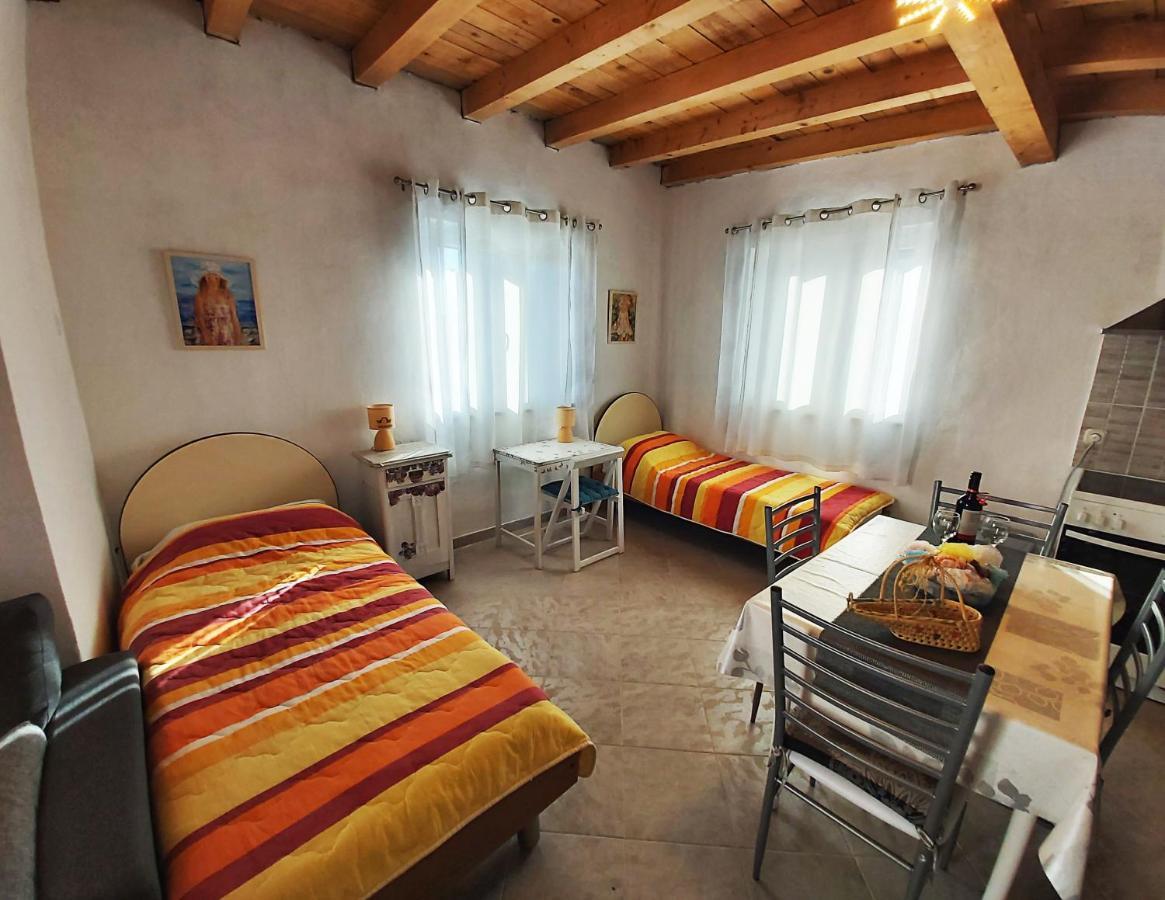 Apartments With A Parking Space Sali, Dugi Otok - 8181 المظهر الخارجي الصورة