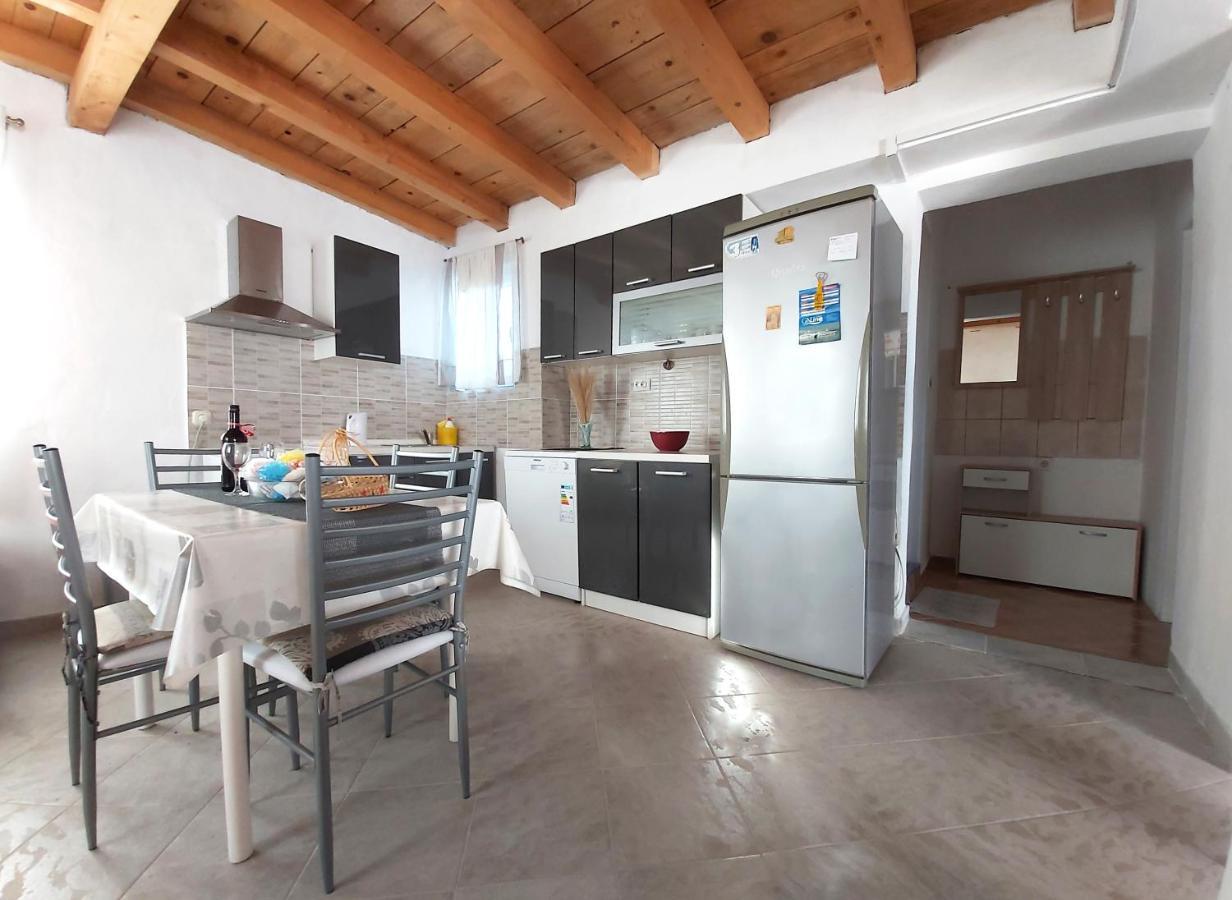Apartments With A Parking Space Sali, Dugi Otok - 8181 المظهر الخارجي الصورة